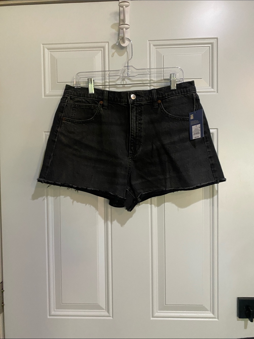 Universal Thread Black High-Rise Frayed Hem Denim Shorts - Picture 4 of 5